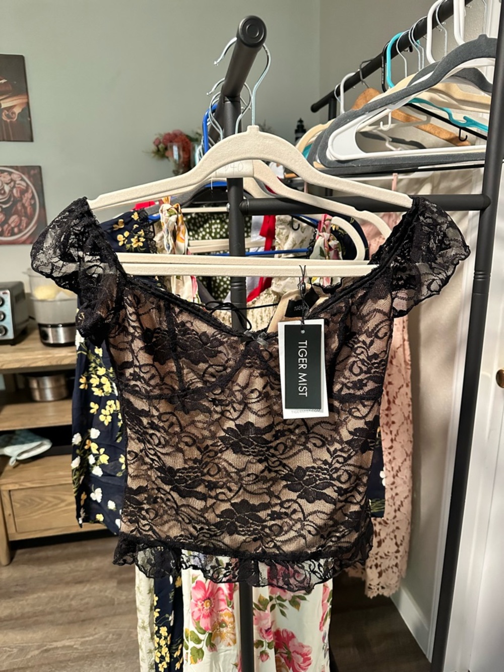 NWT Tiger Mist Black Lace Off-Shoulder Top （M）